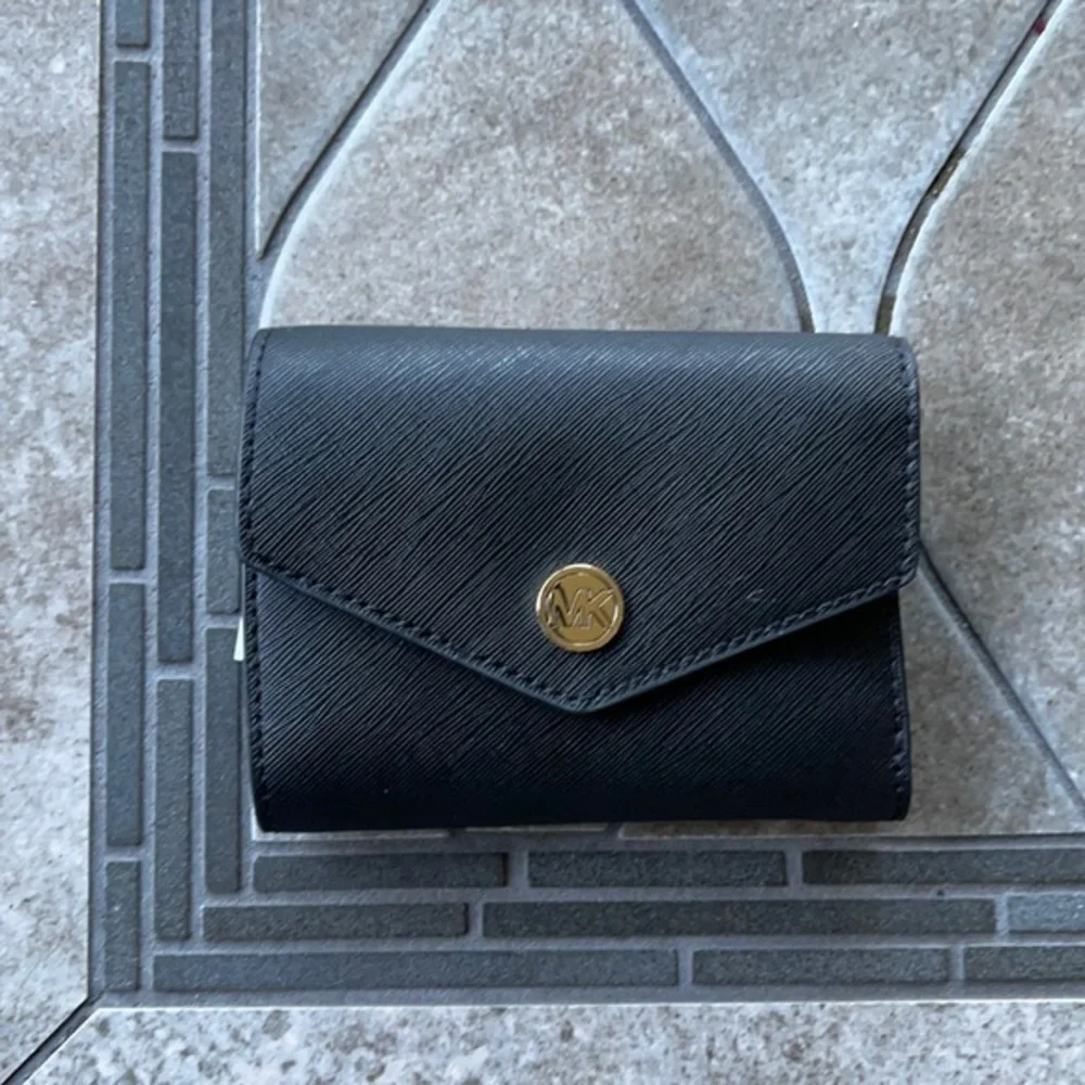 MICHAEL KORS JET SET TRAVEL MEDIUM FLAP BIFOLD WALLET BLACK
